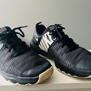 Nike Hustle Quick Basketball Sneakers Youth 6Y Black White